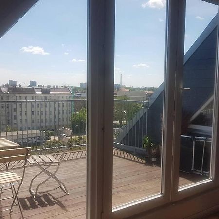Helle Dachgeschosswohnung Fuer 8 Personen In Zentraler Lage Berlino Esterno foto