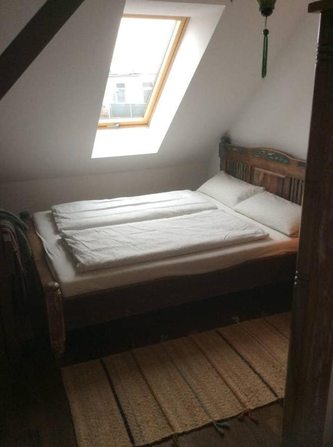 Helle Dachgeschosswohnung Fuer 8 Personen In Zentraler Lage Berlino Esterno foto