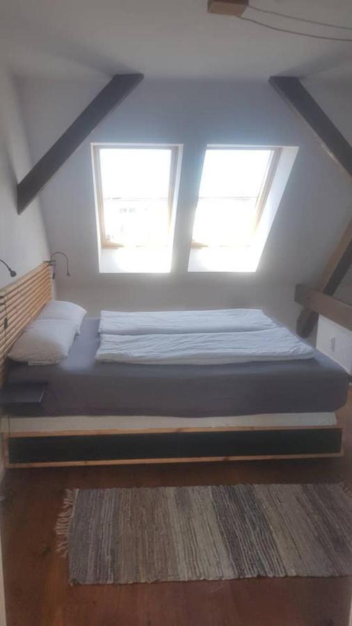 Helle Dachgeschosswohnung Fuer 8 Personen In Zentraler Lage Berlino Esterno foto