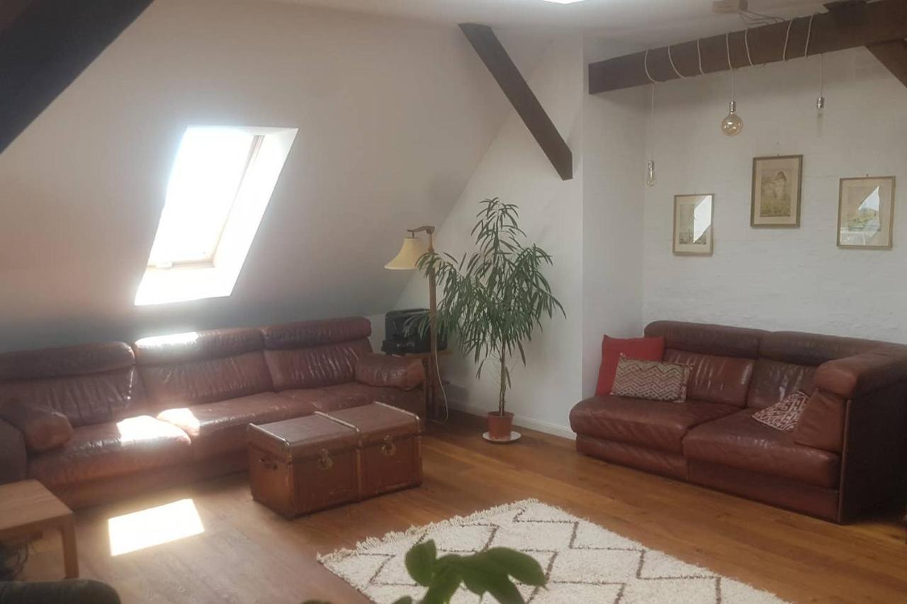 Helle Dachgeschosswohnung Fuer 8 Personen In Zentraler Lage Berlino Esterno foto