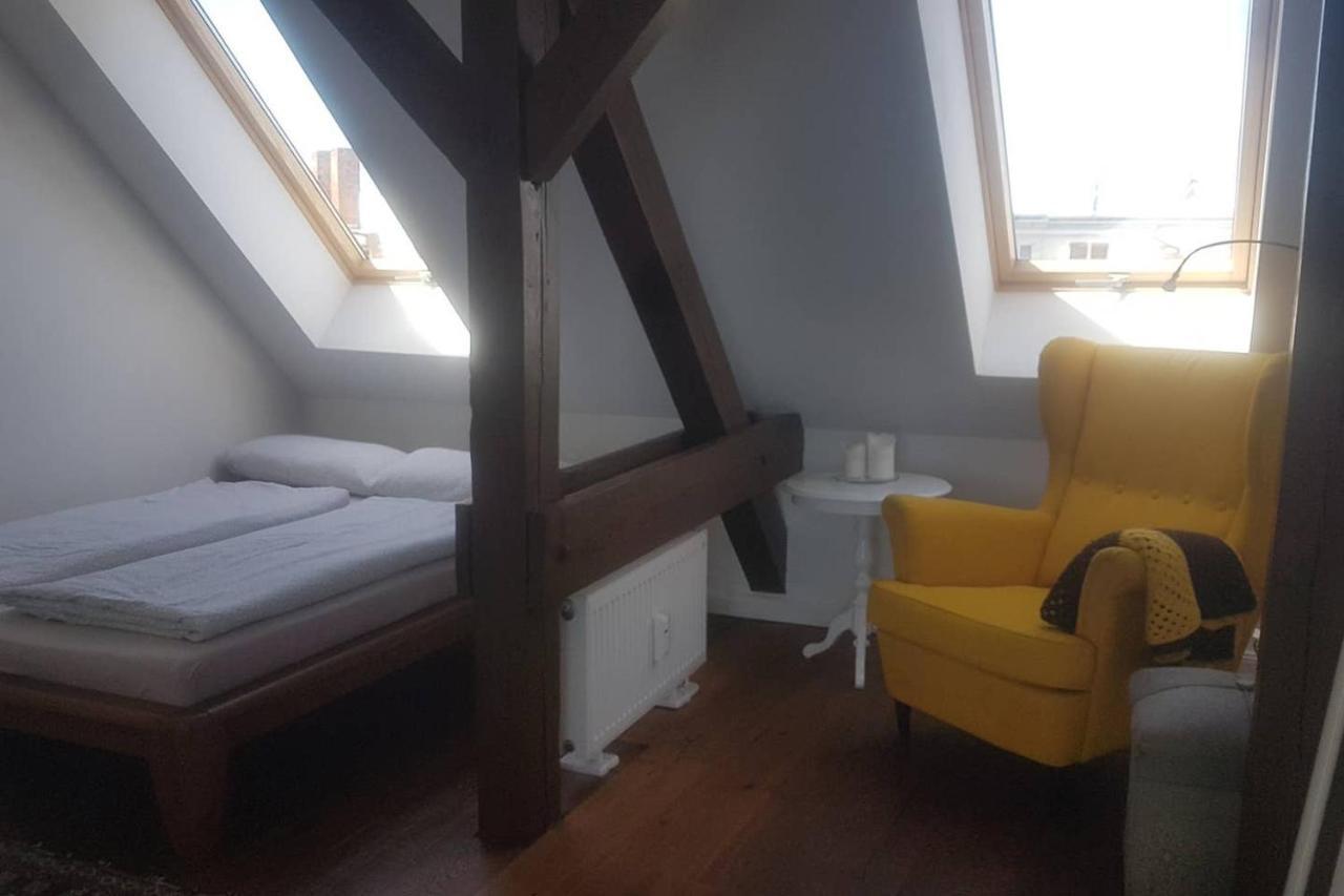 Helle Dachgeschosswohnung Fuer 8 Personen In Zentraler Lage Berlino Esterno foto